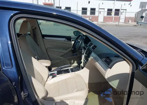 2012 Volkswagen Passat 2.5L Se z USA, uszkodzony, nr VIN 1VWBH7A33CC069574